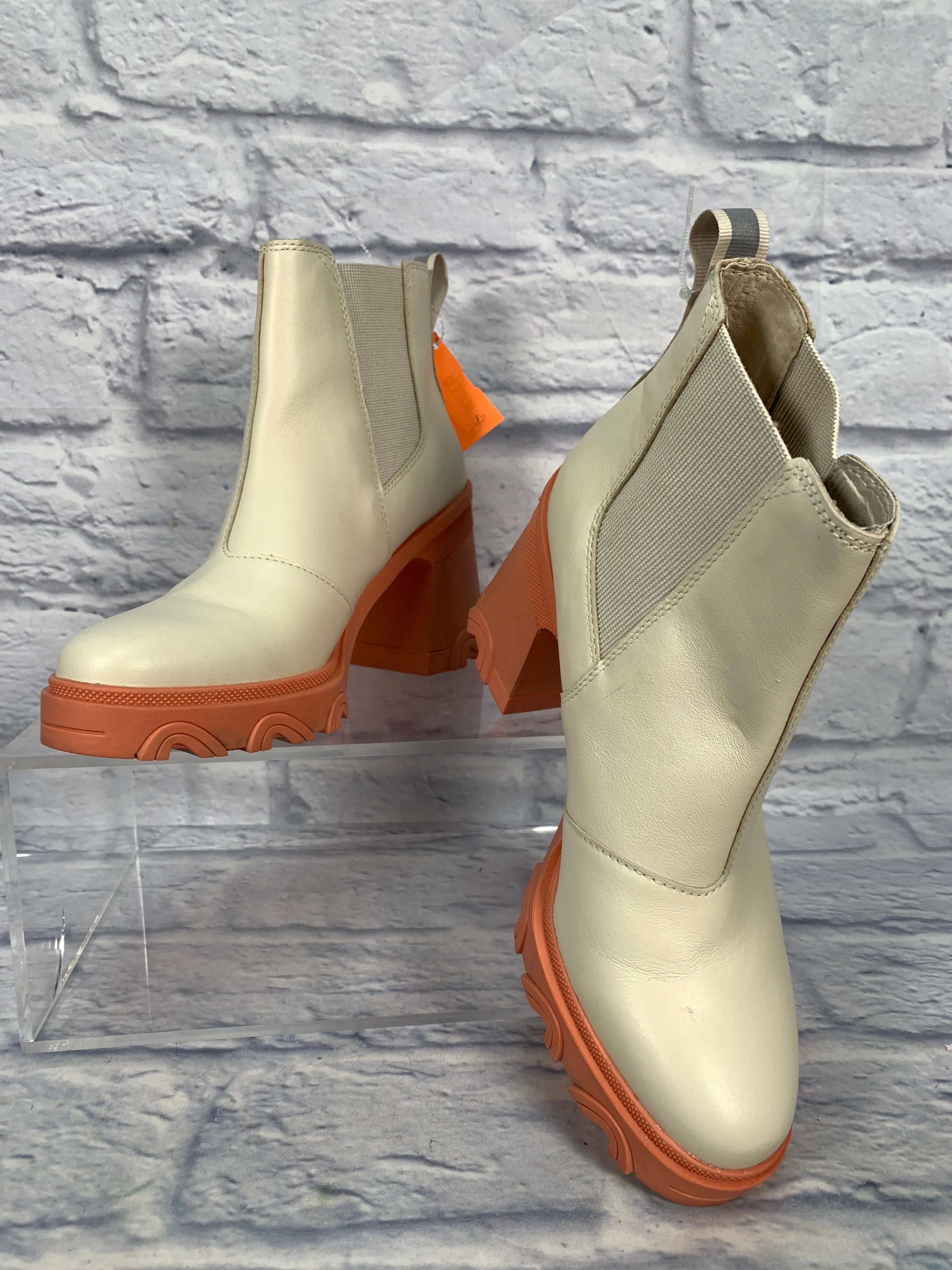 Boots Leather By Sorel In Cream, Size: 9