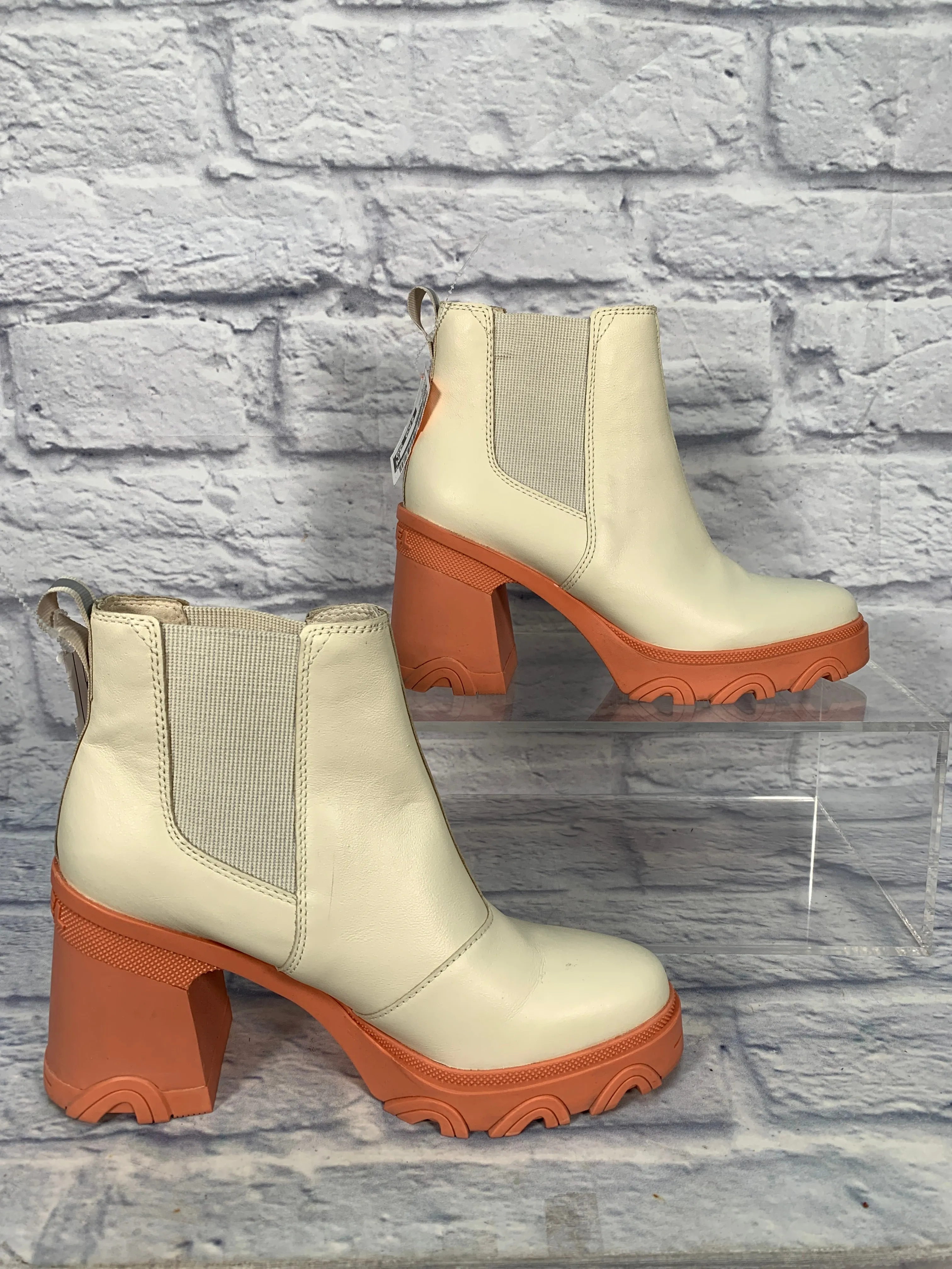 Boots Leather By Sorel In Cream, Size: 9