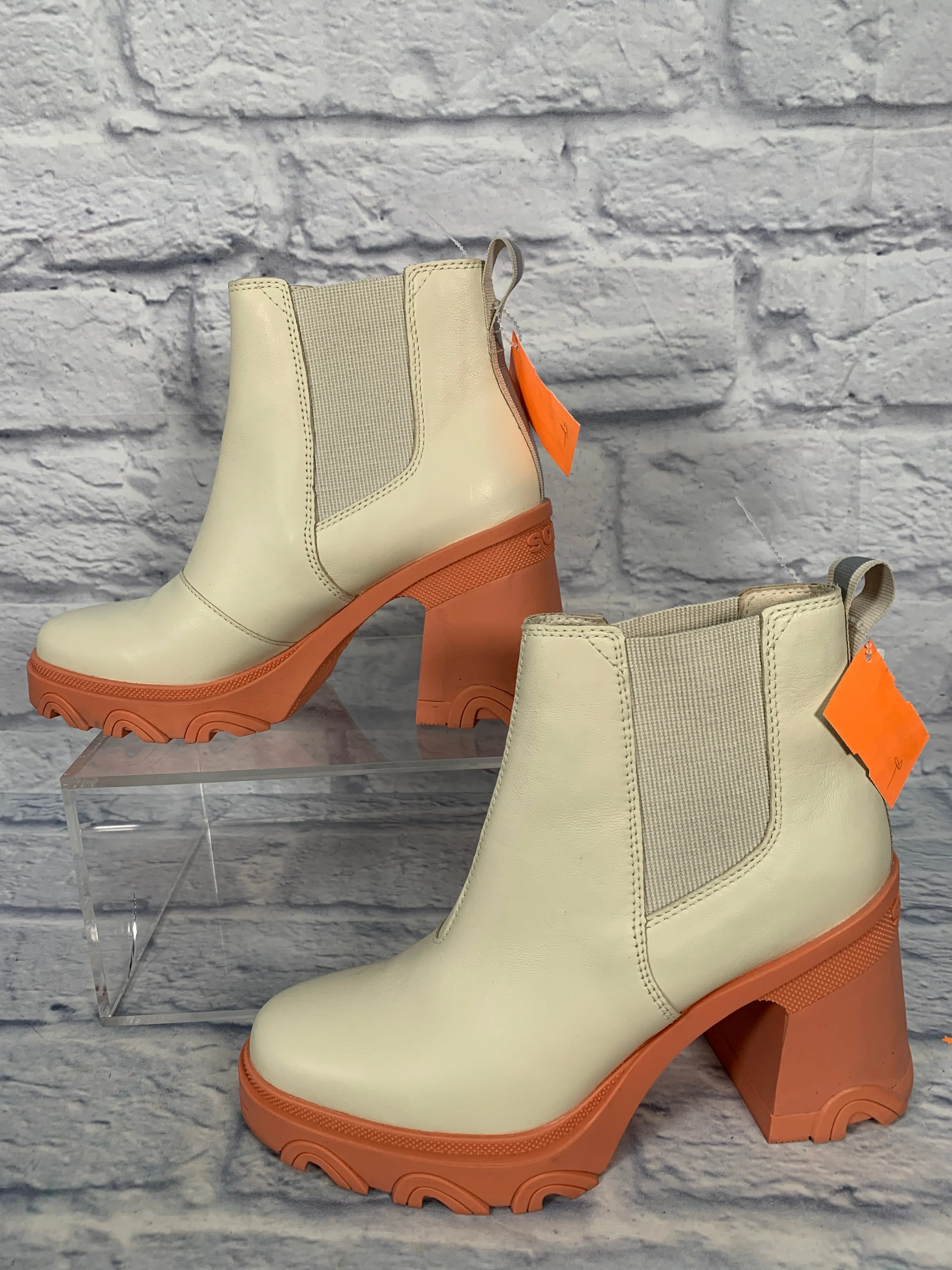 Boots Leather By Sorel In Cream, Size: 9